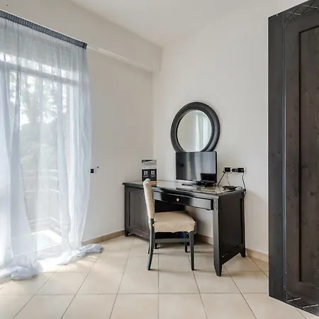 Hotiday Collection - Porto Azzurro 4* カポリーヴェリ