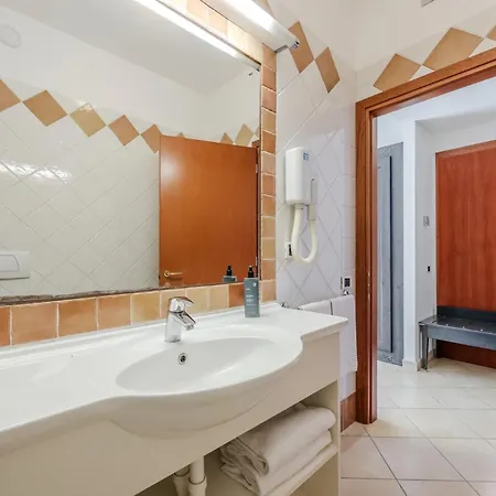 Hotiday Collection - Porto Azzurro 4* カポリーヴェリ