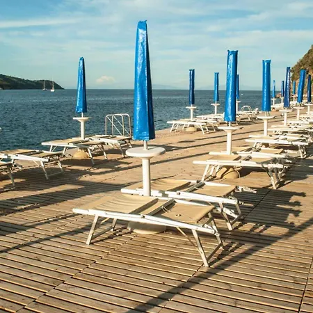 Hotiday Collection - Porto Azzurro ホテル カポリーヴェリ