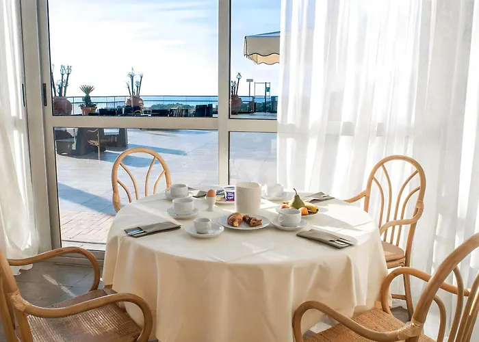 Hotiday Collection - Porto Azzurro 酒店 4*